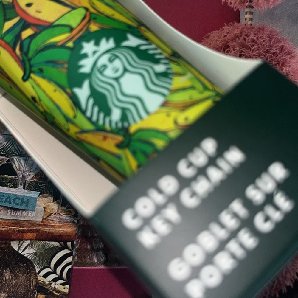 🍌🧜🏻‍♀️🍌• 🫦 Farm Rio x Starbucks 🧜🏻‍♀️• 🫦🍌🫦 - Picture 3 of 5